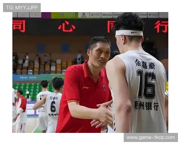 姚明与乐福亲密合影展现篮球巨星之间深厚友谊与默契瞬间